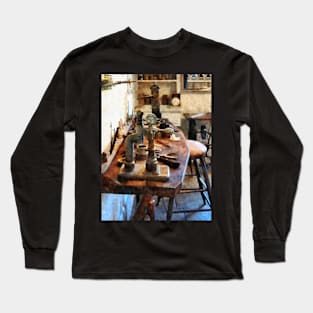 Dentist - Bench in Dental Lab Long Sleeve T-Shirt